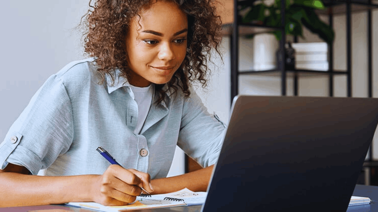 Cómo Iniciar una Carrera en Redes Sociales: Encuentra el Trabajo Ideal